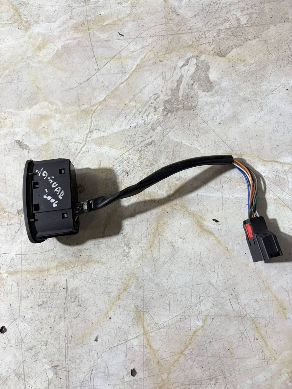 JAGUAR S-TYPE BOOT LID & FUEL FLAP RELASE SWITCH 2R83-9B242-AD 2006