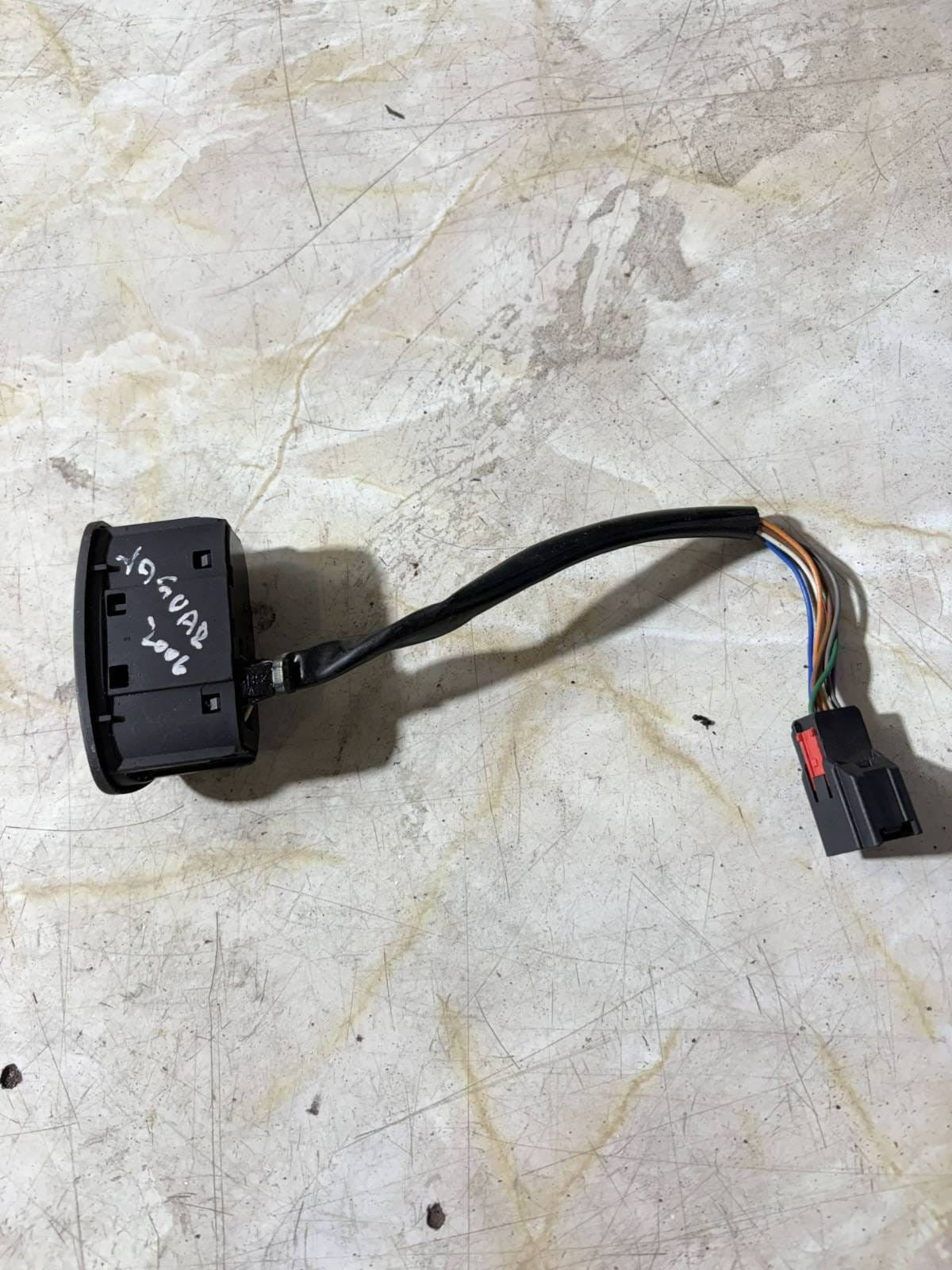 JAGUAR S-TYPE BOOT LID & FUEL FLAP RELASE SWITCH 2R83-9B242-AD 2006