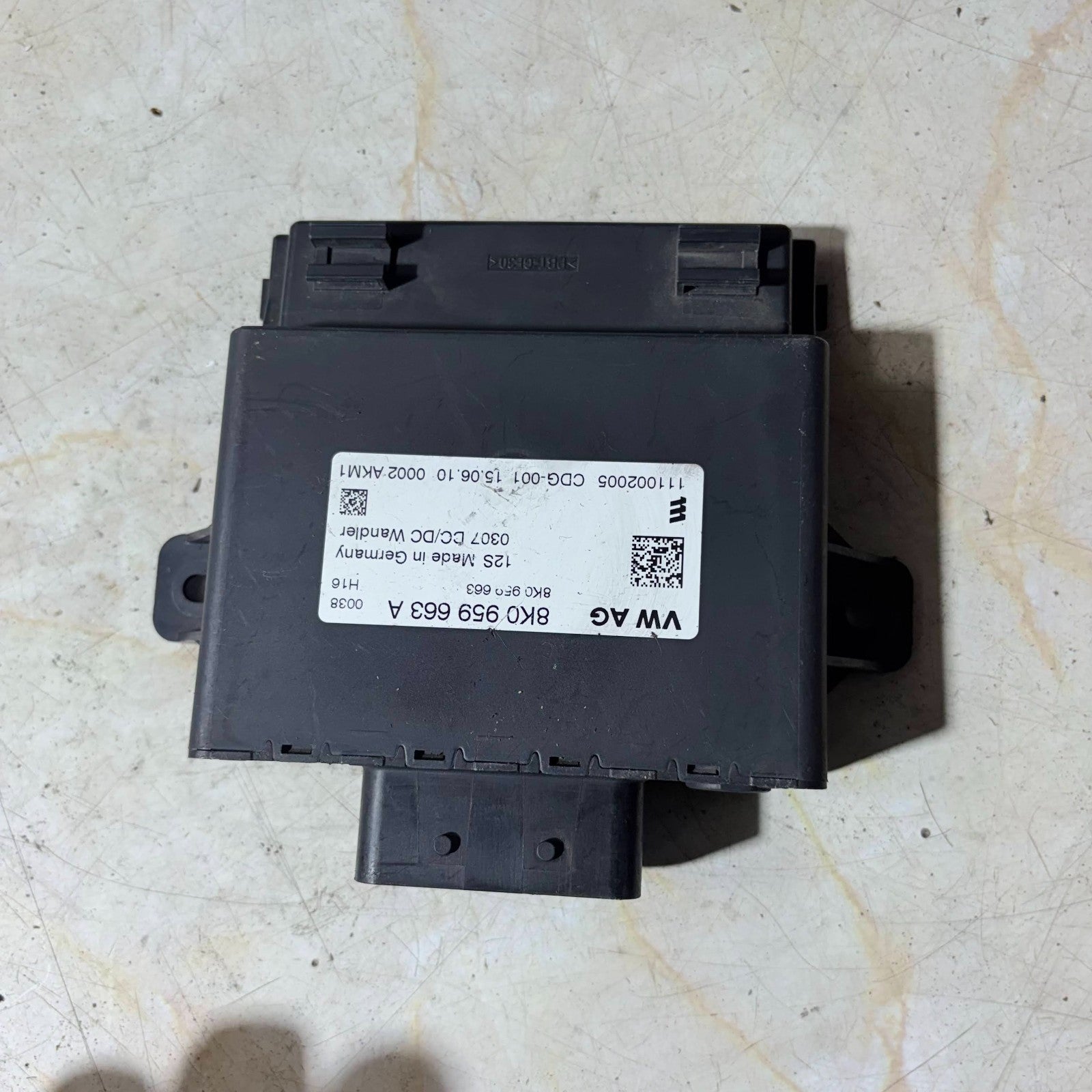 VW PASSAT (2010) LEFT FRONT VOLTAGE STABILIZER CONTROL MODULE 8K0959663A