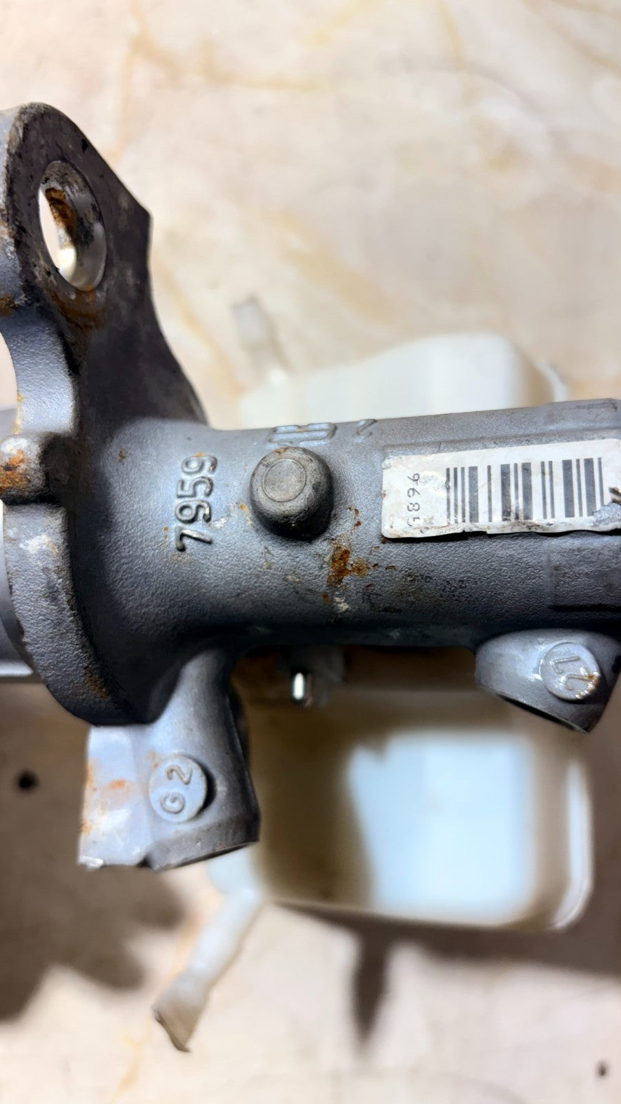 AUDI A5 2012 BRAKE MASTER CYLINDER & BOTTLE 8K0611021A