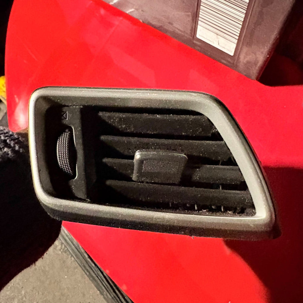 Nissan Qashqai 2013 Front Right Driver Side dashboard air vent