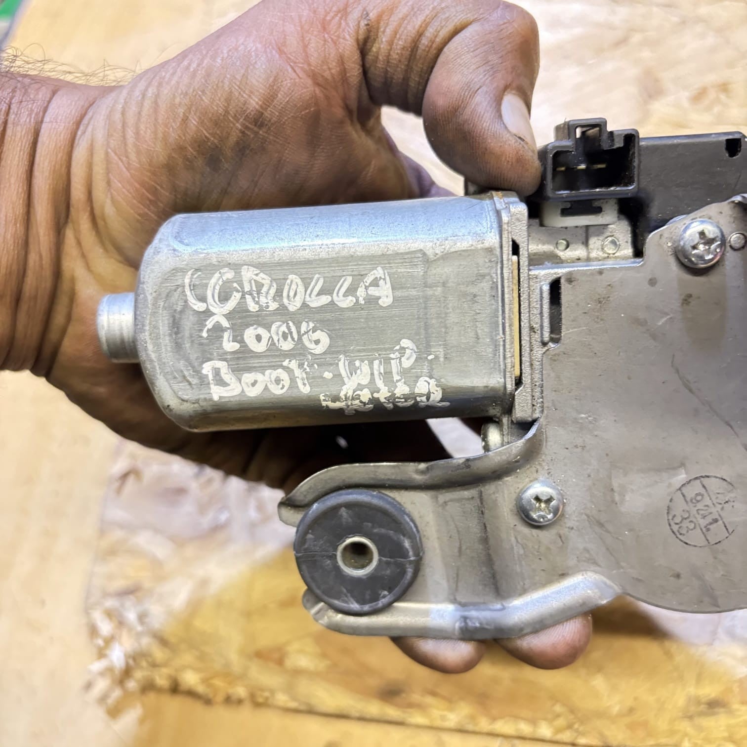 TOYOTA COROLLA 2006 E140 REAR WINDSCREEN WIPER MOTOR 85130-02020