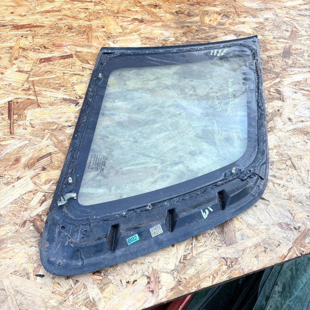 HYUNDAI SANTA FE QUARTER WINDOW GLASS REAR RIGHT SIDE MK2 2005 - 2012