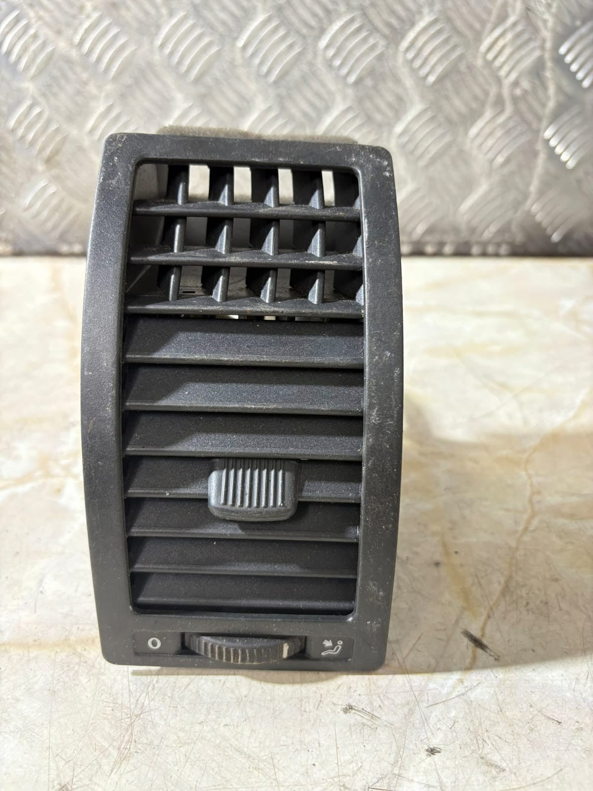 02-05 VW POLO 9N DRIVER FRONT DASHBOARD AIR VENT 6Q0819704 6Q