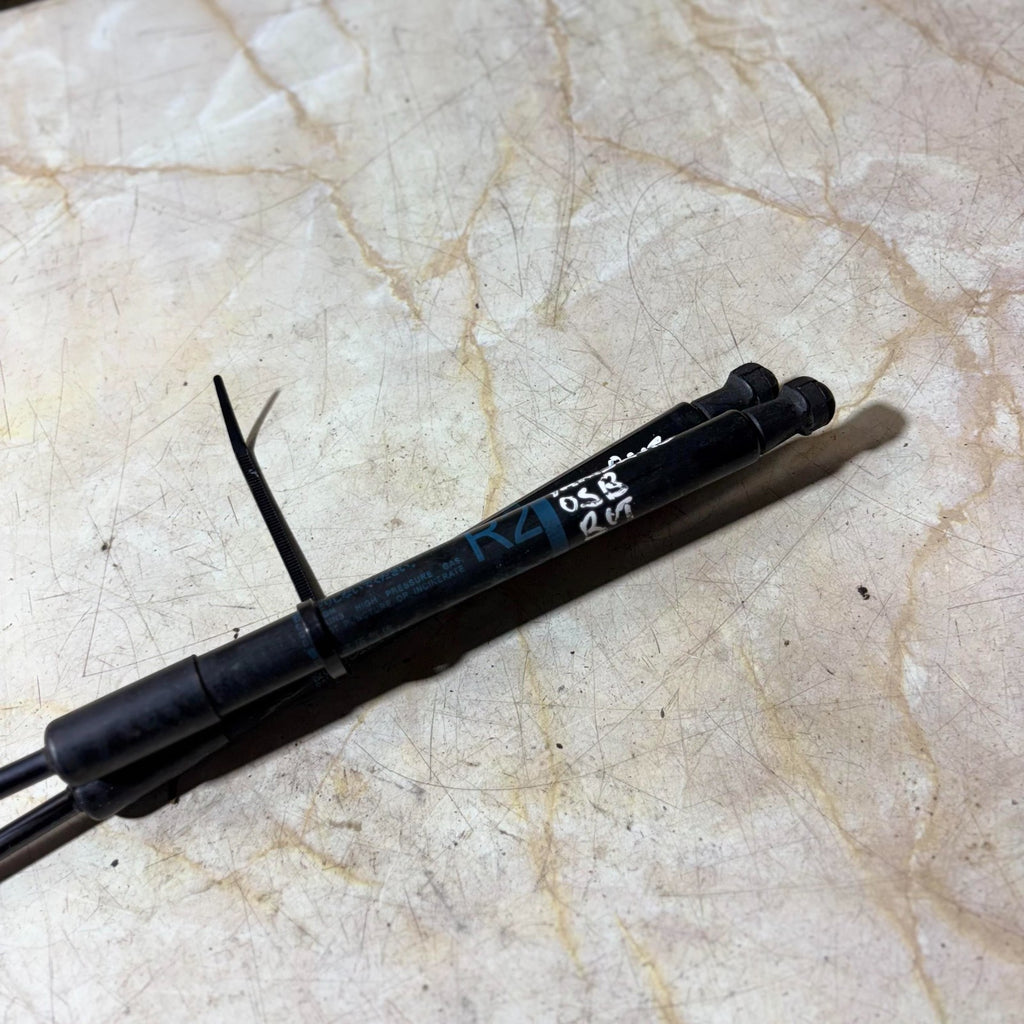 07-11 TOYOTA YARIS MK2 PAIR OF TAILGATE BOOT GAS STRUTS