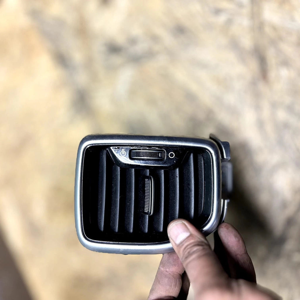 KIA SPORTAGE QL MK4 Left Dashboard Air Vent 97480-F1AA0 2018 32997358