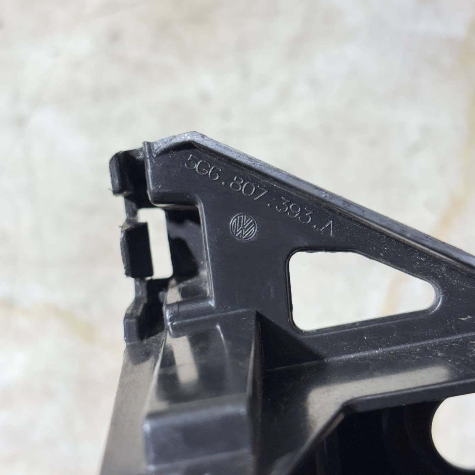 VOLKSWAGEN GOLF MK7 REAR BUMPER MOUNT BRACKET SIDE 5G6807393A NSR