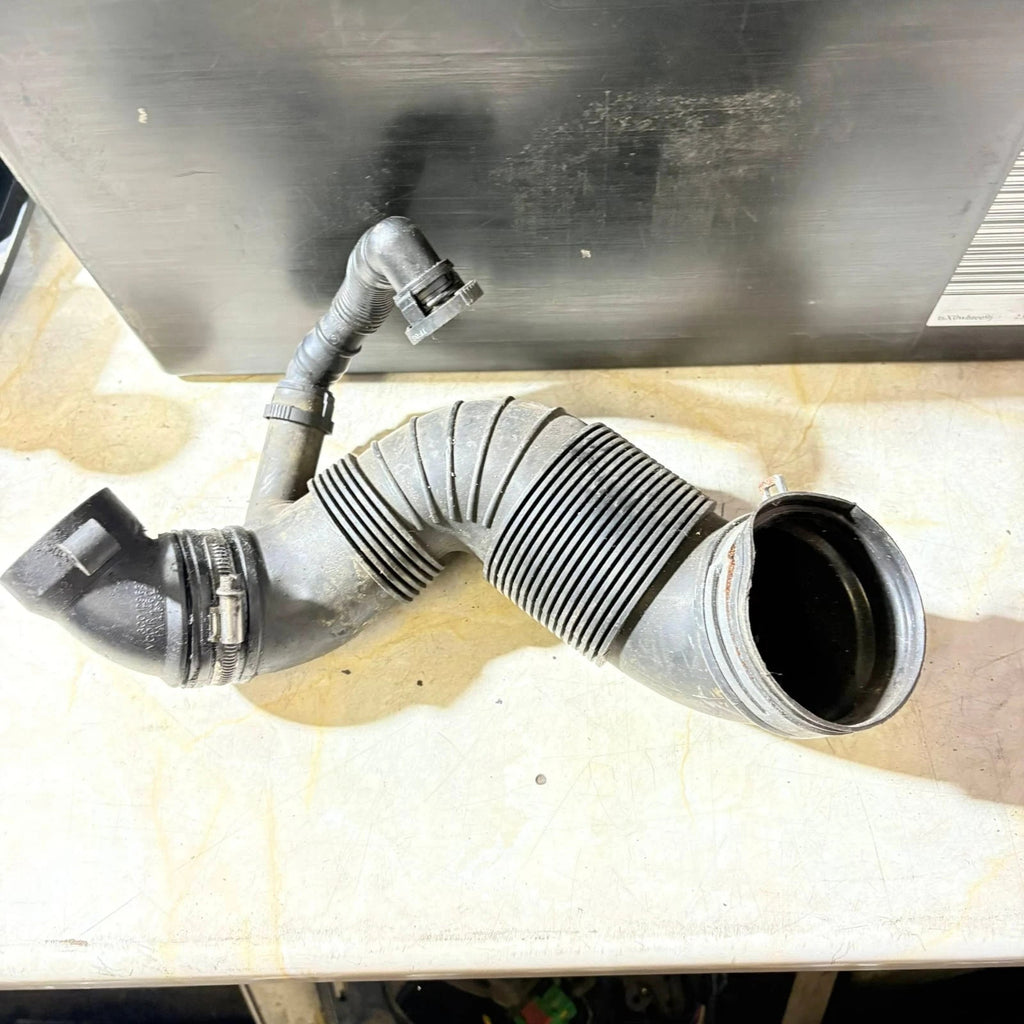 2002 VOLKSWAGEN PASSAT B7 1.6 DIESEL AIR INTAKE HOSE PIPE 3C0129654M