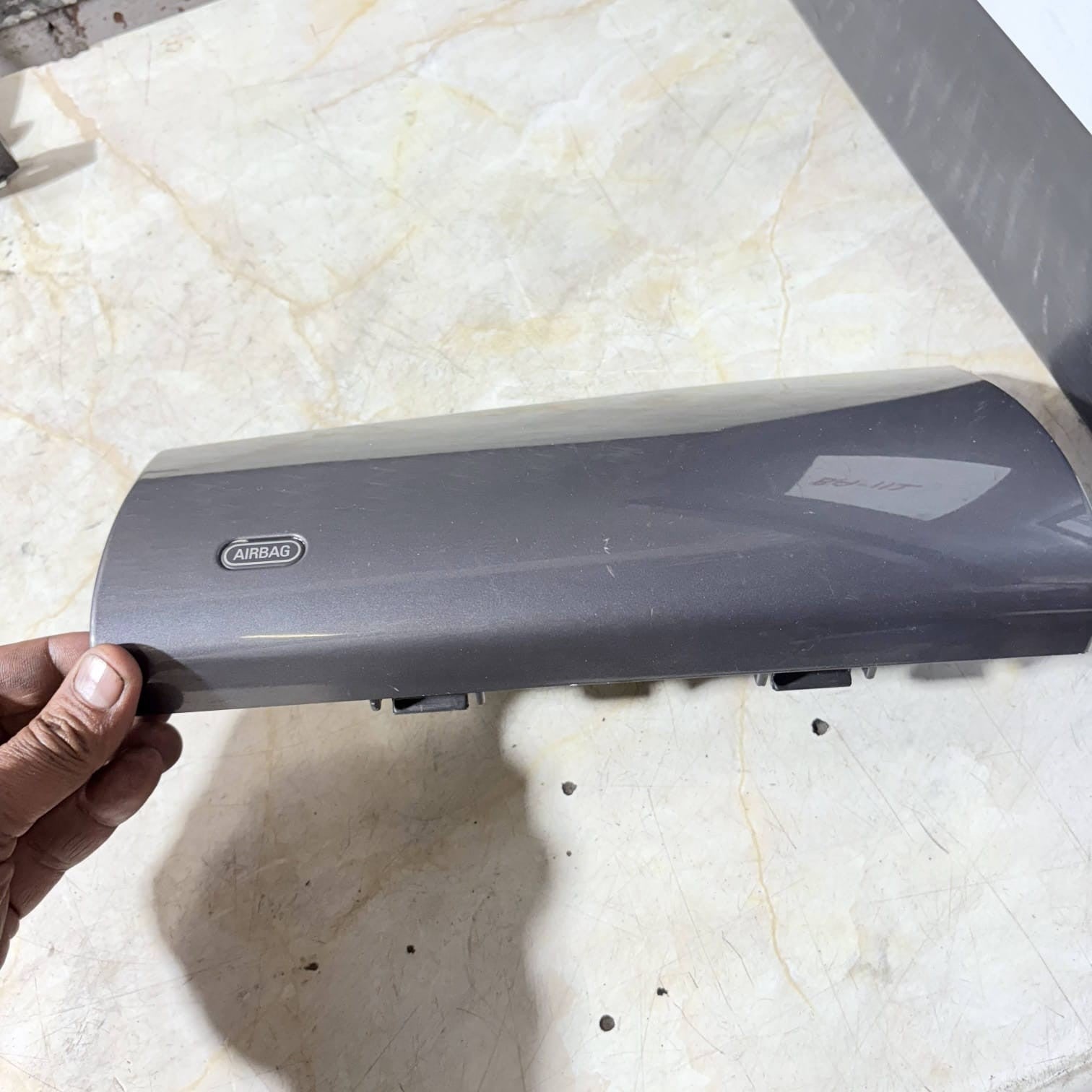 LAND ROVER MGZT. AIRBAG FINISHER TRIM. EHT000060. (RHD Rhodium) MG 2003