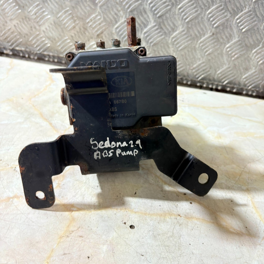 Kia Sedona 2001-2005/Carnival 1999-2005 ABS Pump & Module (Mando) 2K56T-437A0