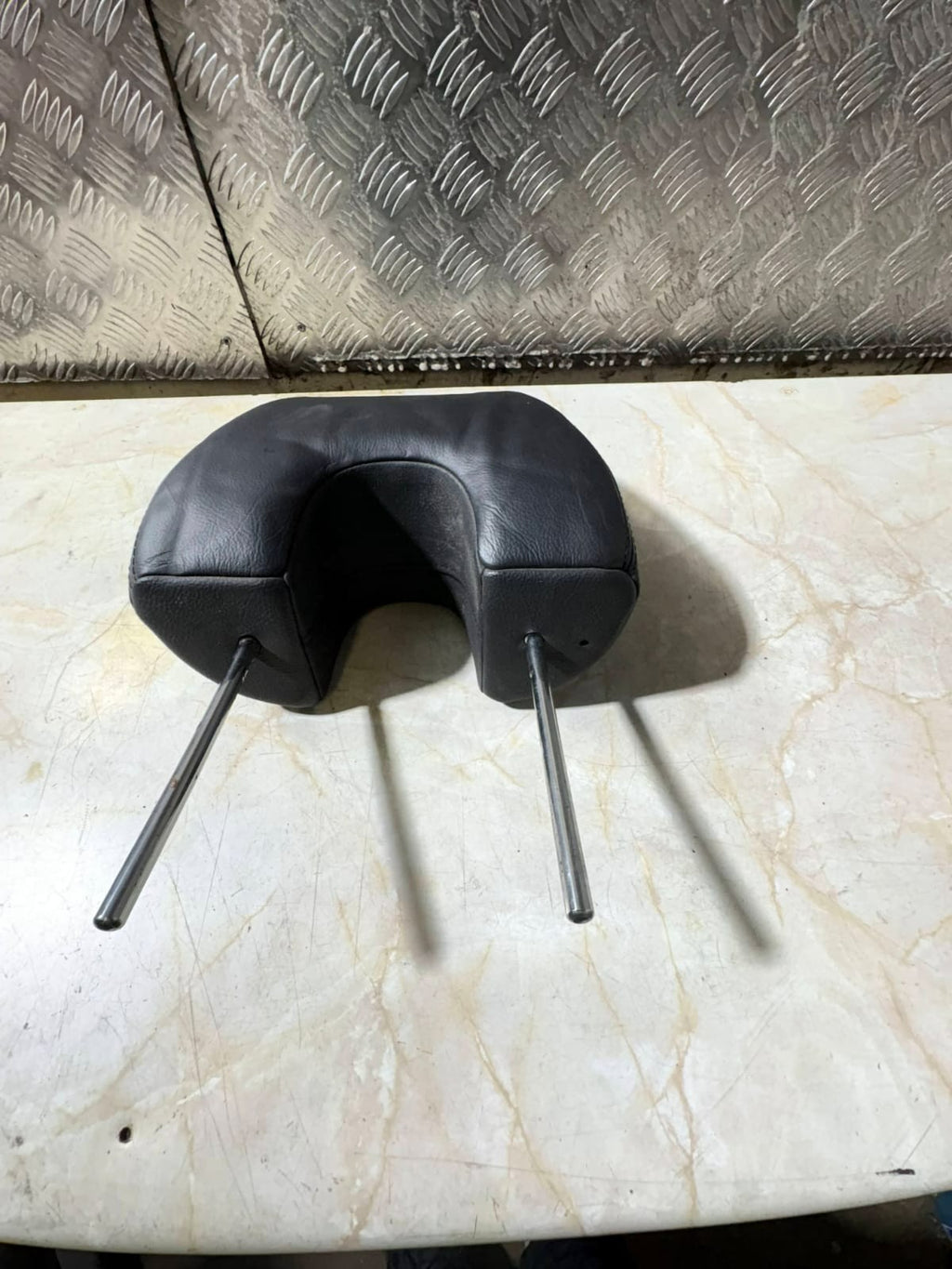 HONDA CRV 2007 FRONT RIGHT DRIVER SIDE BLACK LEATHER HEADREST
