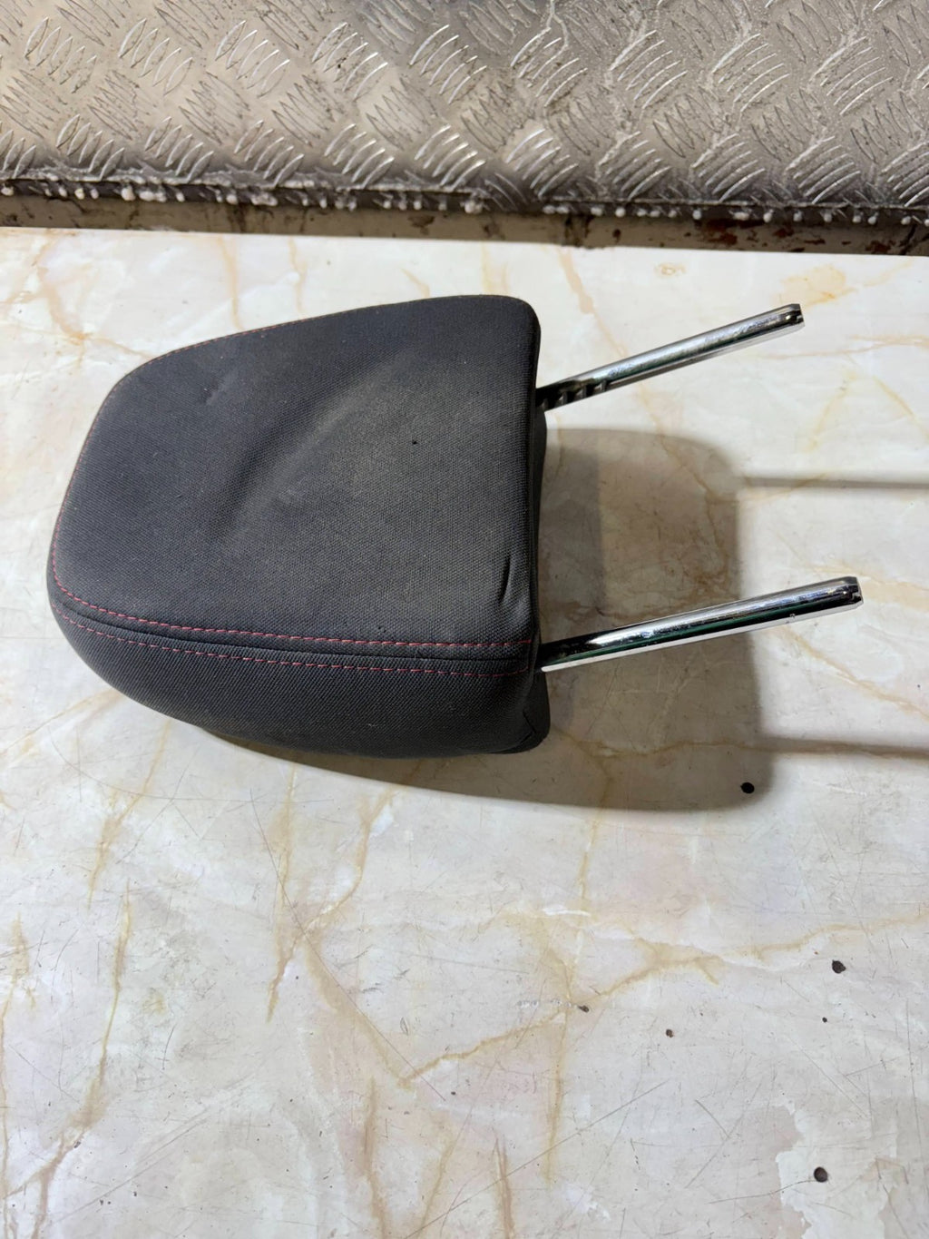 MG3 MG 3 Front Left Seat Headrest Black Cloth Red Stitch 2013-2018 MK1 NSF
