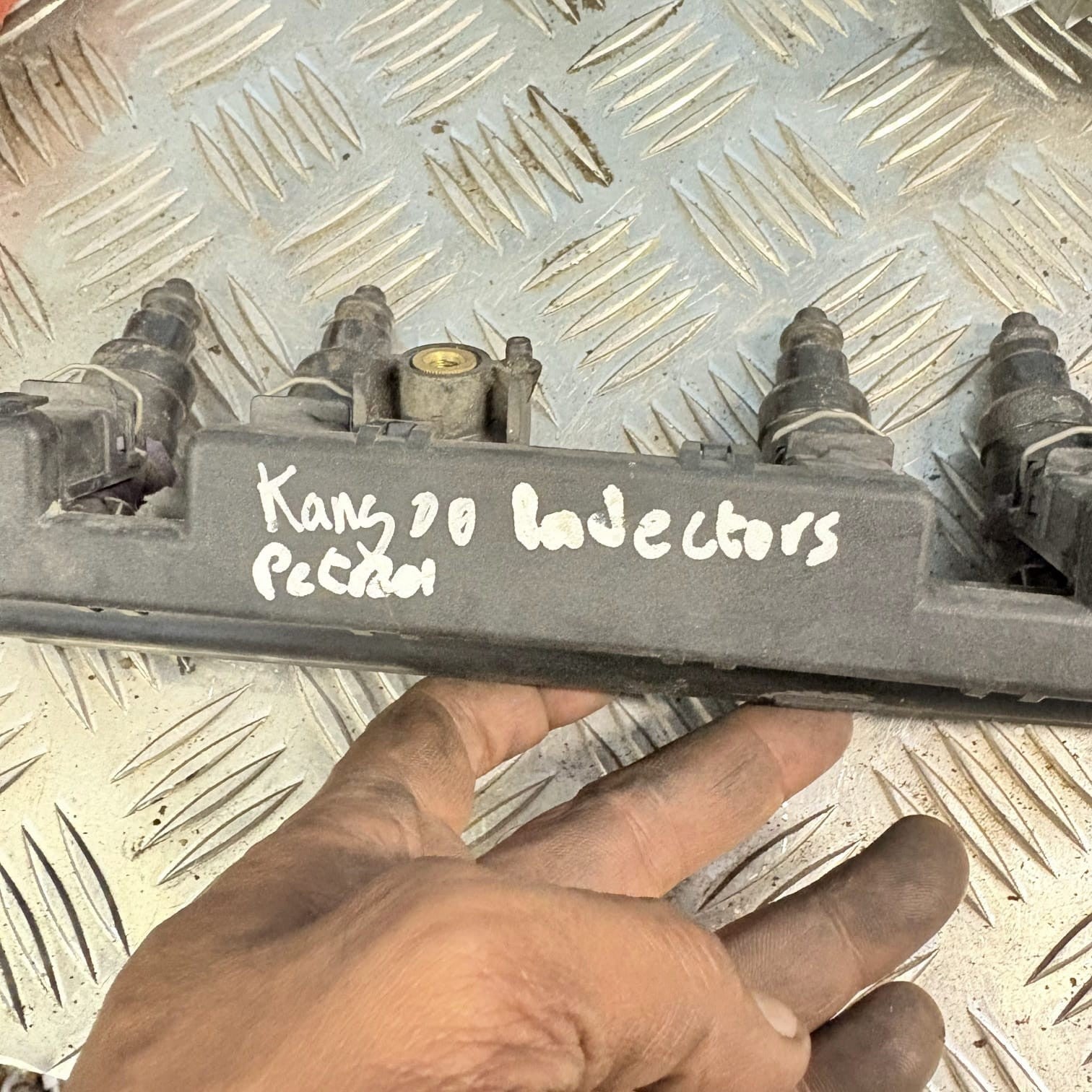 Renault Clio II Phase 2 1.2 Petrol Fuel Injector Rail/Injection Bar 7700114546