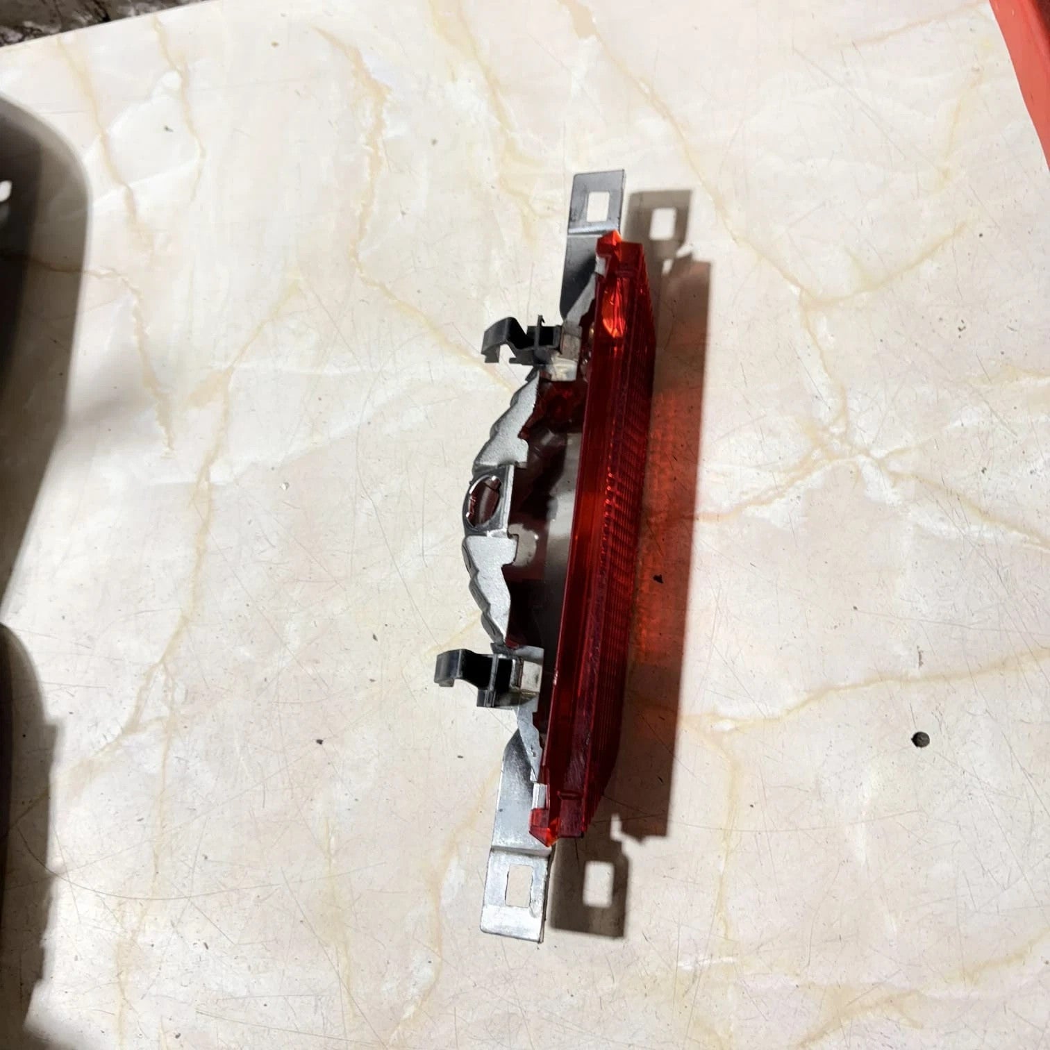 e111675 Auxiliary Brake Light Stop Lamp 12v16w Toyota Corolla DE721334-02 2006