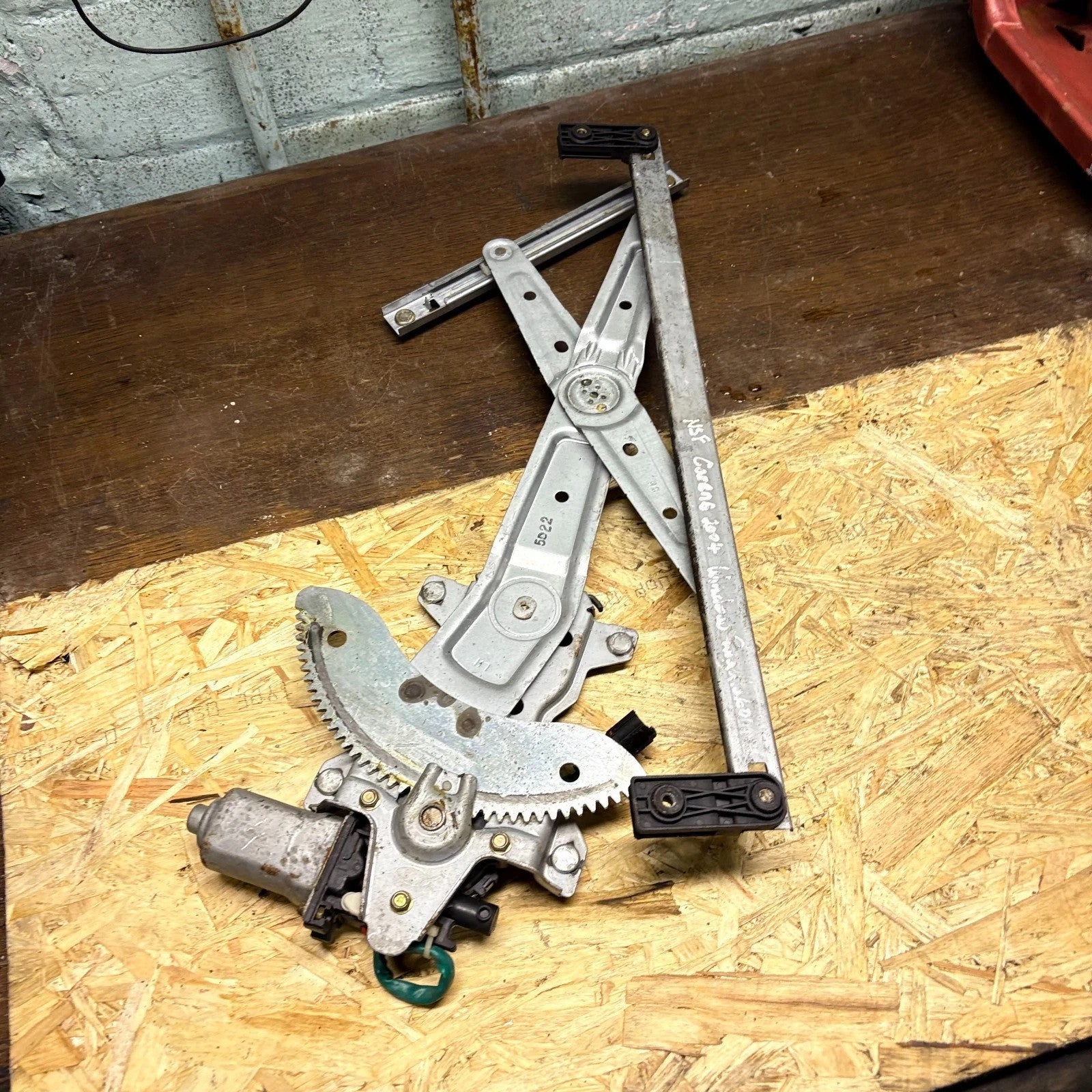 2002-2006 Kia Carens Front Left Passenger Electric Window Regulator Motor