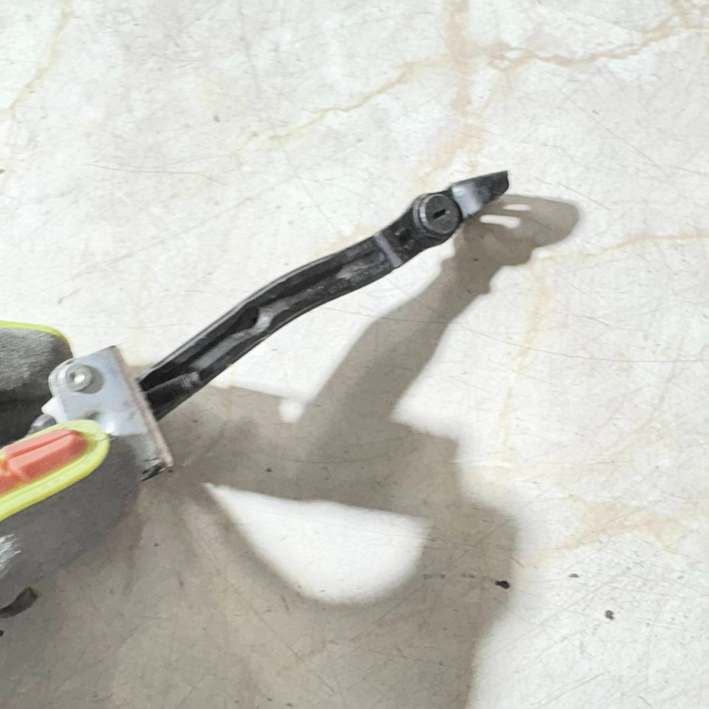 Ford Fiesta 2007 Front Passenger Left Door Stop Check Hinge Strap