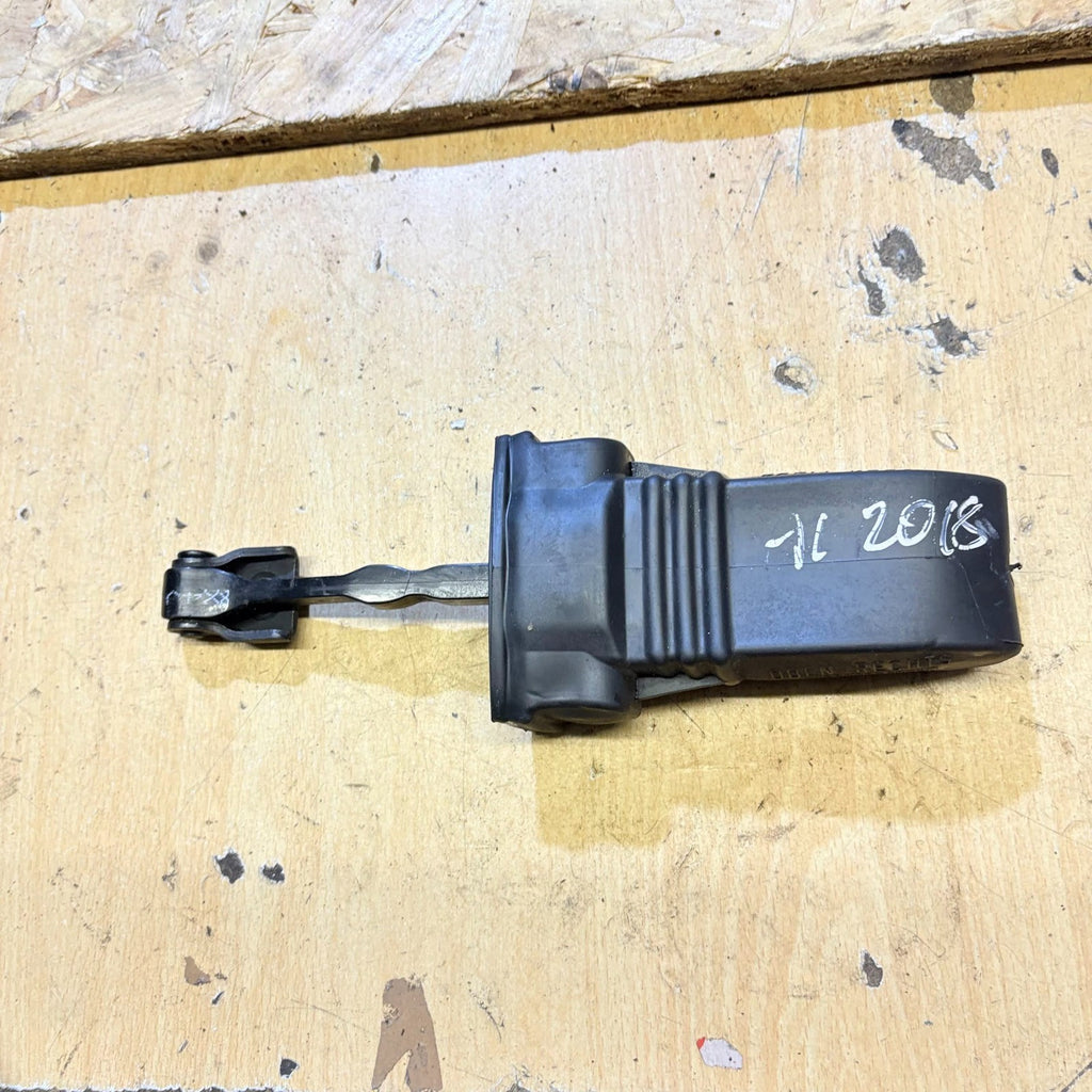 AUDI A1 2018-25 OFFSIDE RIGHT FRONT DOOR CHECK STRAP 8X0837267