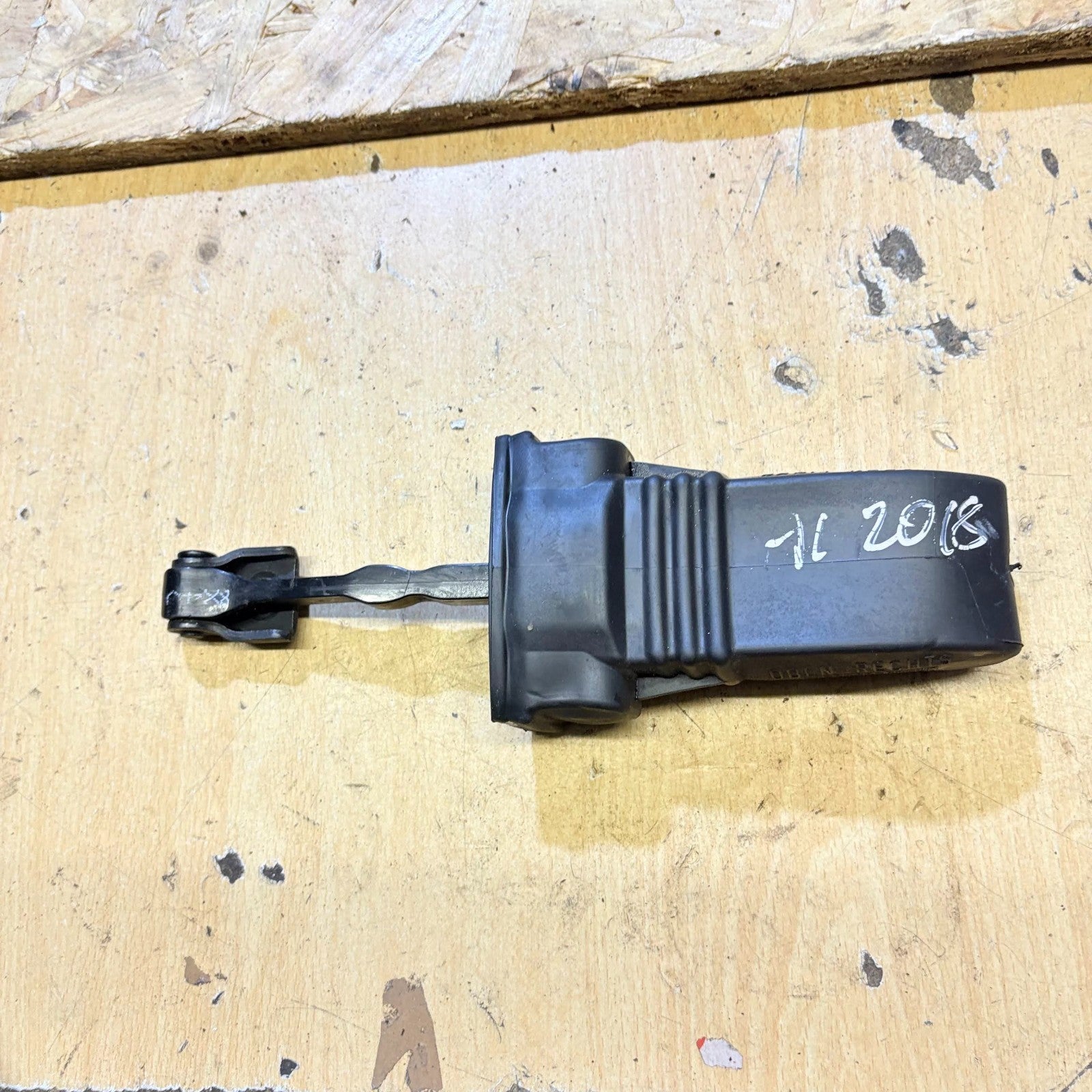 AUDI A1 2018-25 OFFSIDE RIGHT FRONT DOOR CHECK STRAP 8X0837267