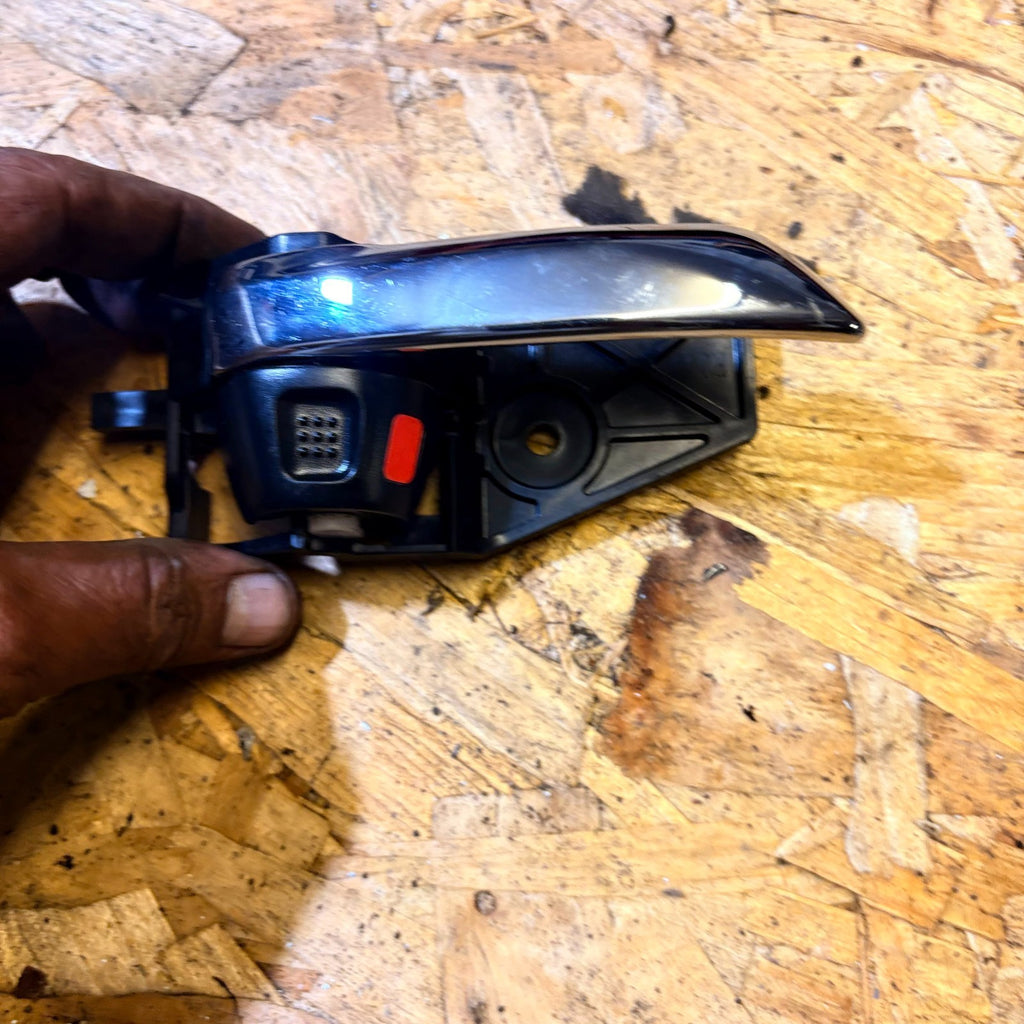 Suzuki Sx4 2015 OSF Driver Front Right Side Inner Door Handle