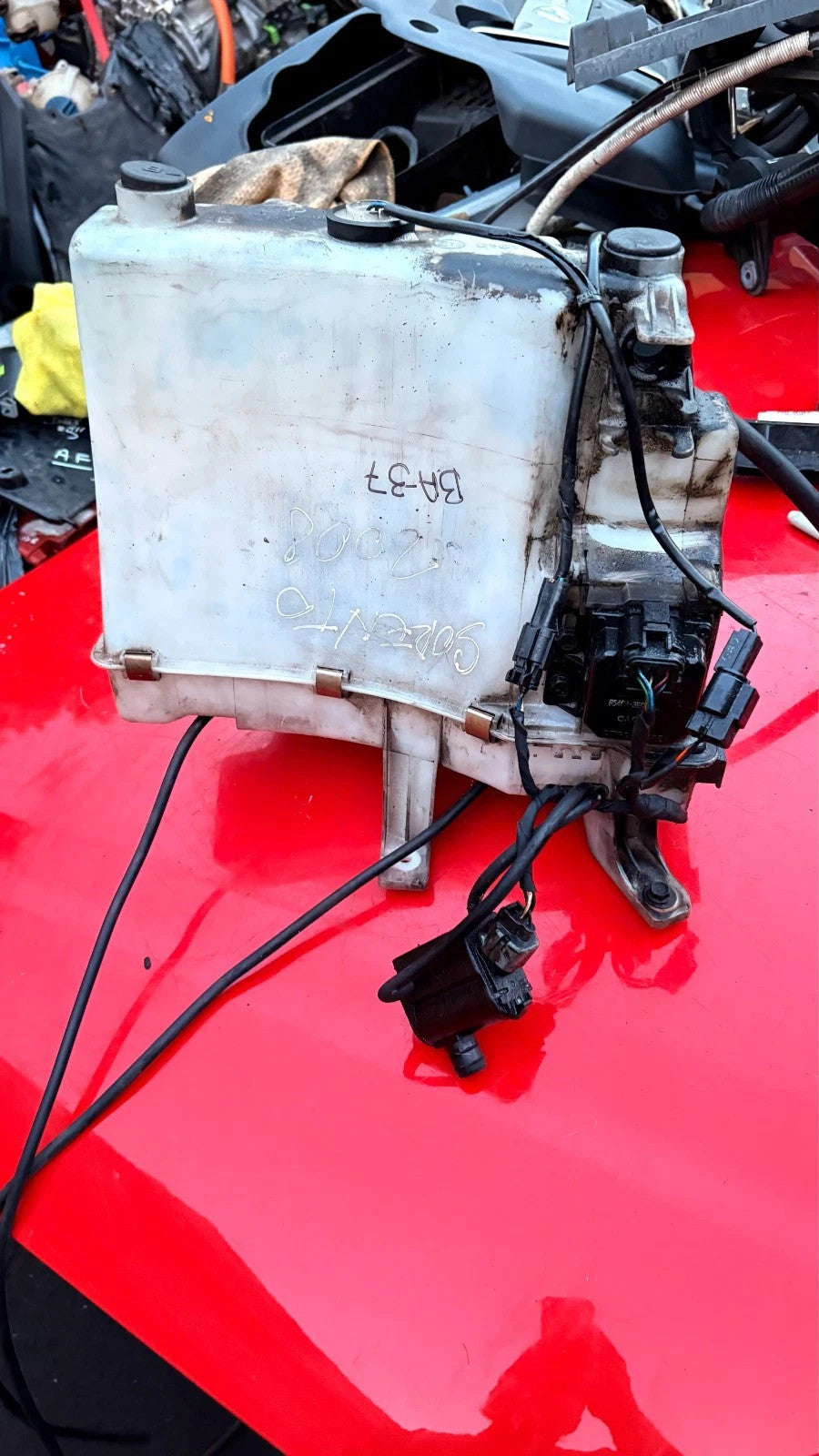 Kia Sorento 2002-2009 Windscreen Washer Bottle Reservoir Tank 984003E000