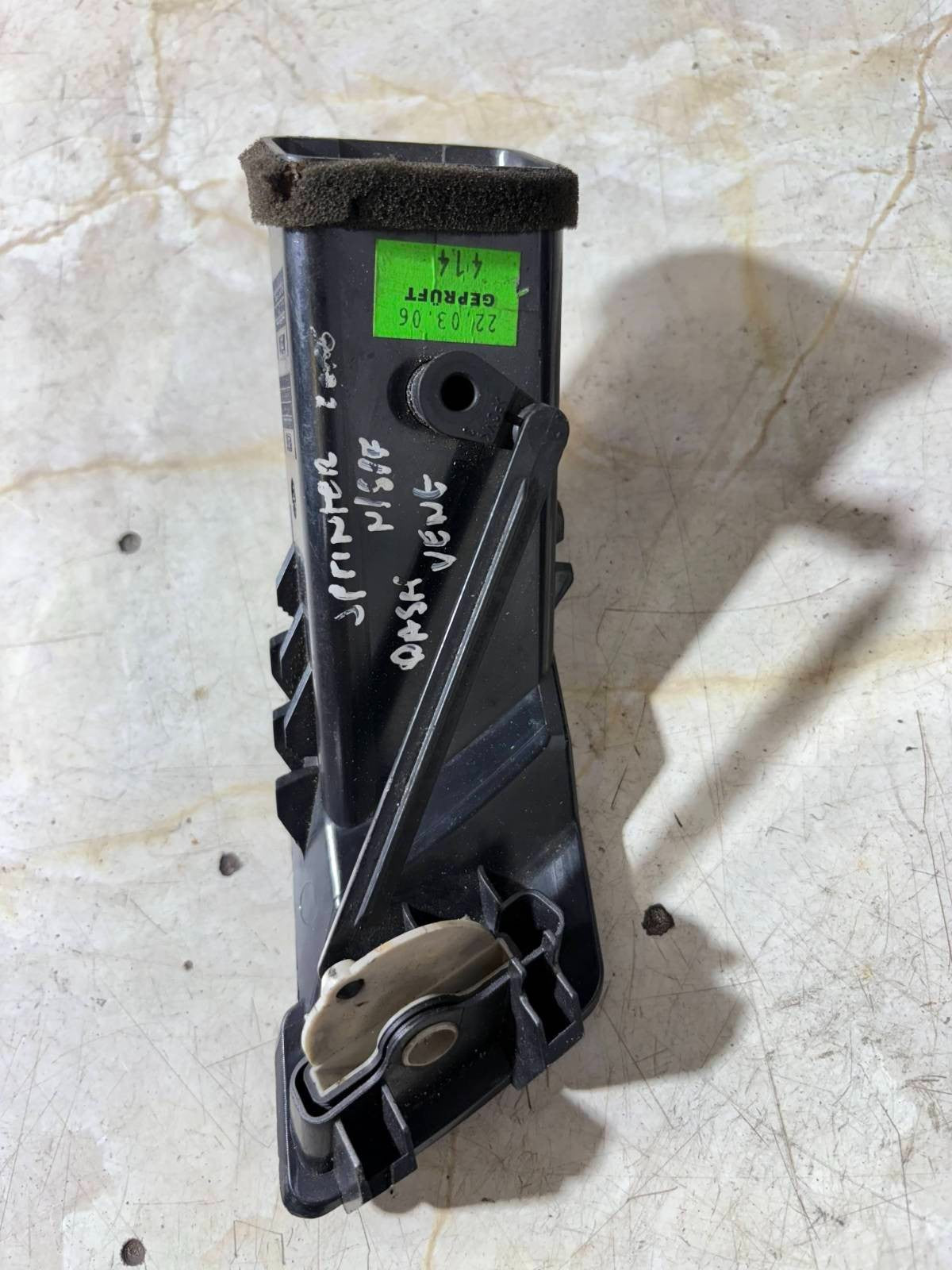 MERCEDES SPRINTER PASSENGER SIDE DASH VENT-A 906 830 02 54 2006 NSF