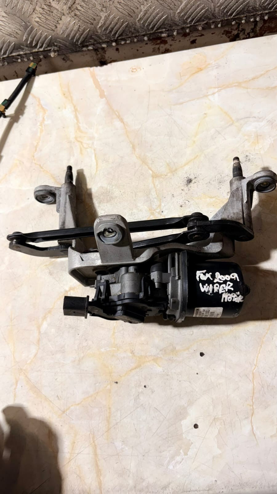 VW FOX FRONT WIPER MOTOR 2009