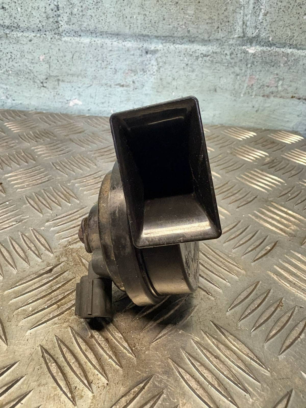 VAUXHALL MOKKA SIREN HORN SIGNAL WITH BRACKET A045299 2015