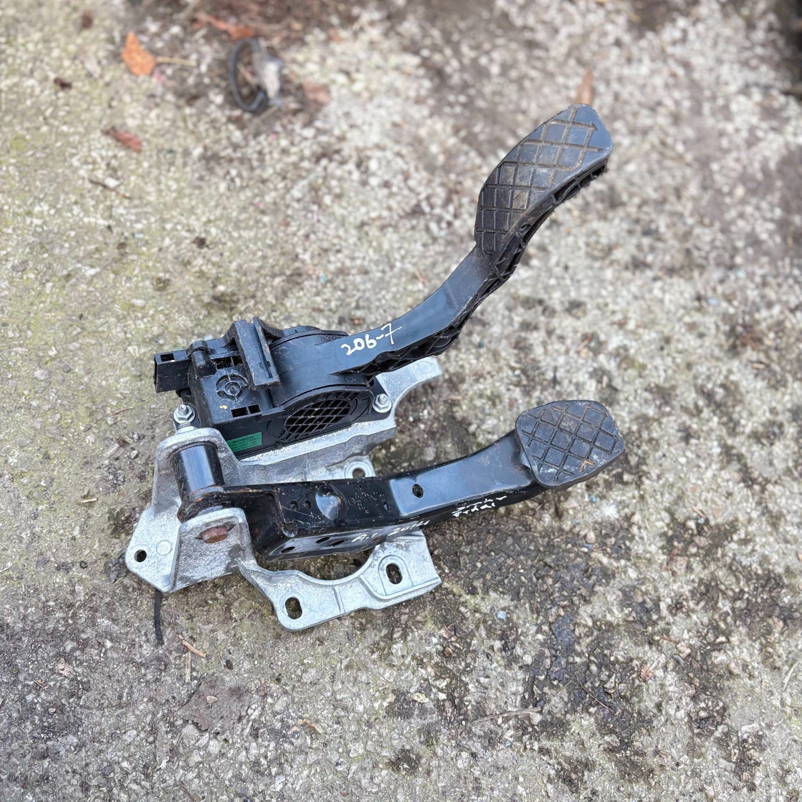 Audi A1 2014 Brake Gas Pedal Assembly Manual Gearbox 6R27211155
