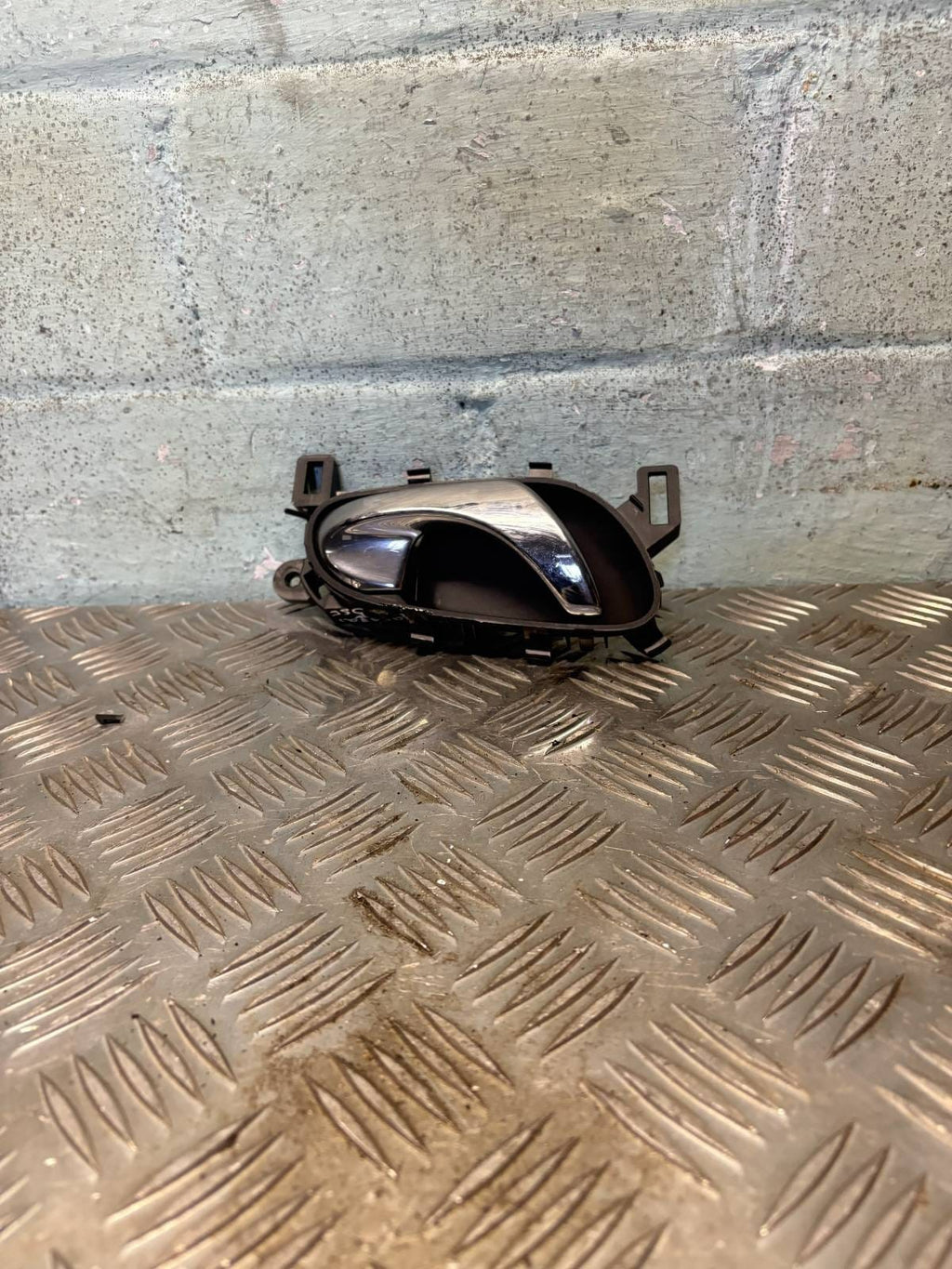 NISSAN QASHQAI J11 2019 INTERIOR DOOR HANDLE REAR RIGHT DRIVER SIDE 80670-4EA0A