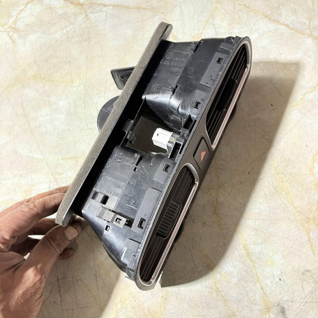 5K0819728 VW Golf Mk6 GTI R 09-13 Front Centre Dashboard Air Vent Outlet Panel