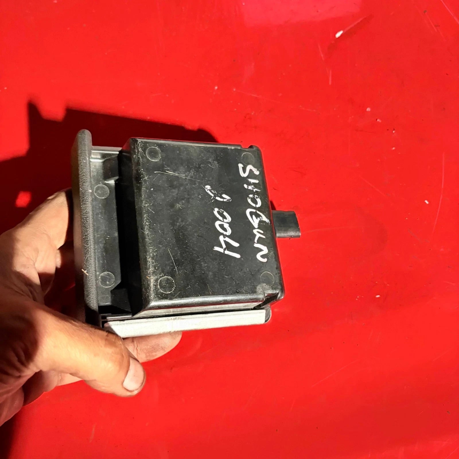 1999-2006 MITSUBISHI SHOGUN AUTO FUSE BOX COVER