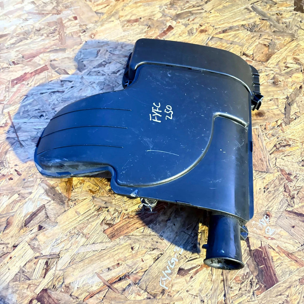 Toyota Yaris Mk2 20052011 1.0/1.3 VVT-i Engine Air Filter Box 17705-00020