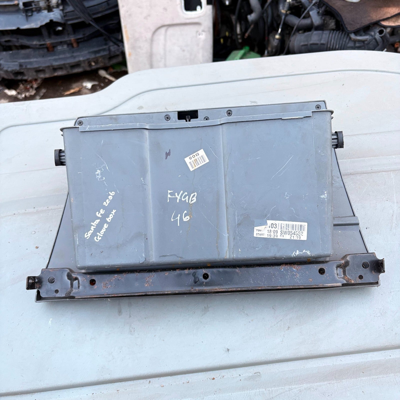 Hyundai Santa Fe Mk1 SM 2005-2006 Grey Glove Box Dashboard Storage Compartment