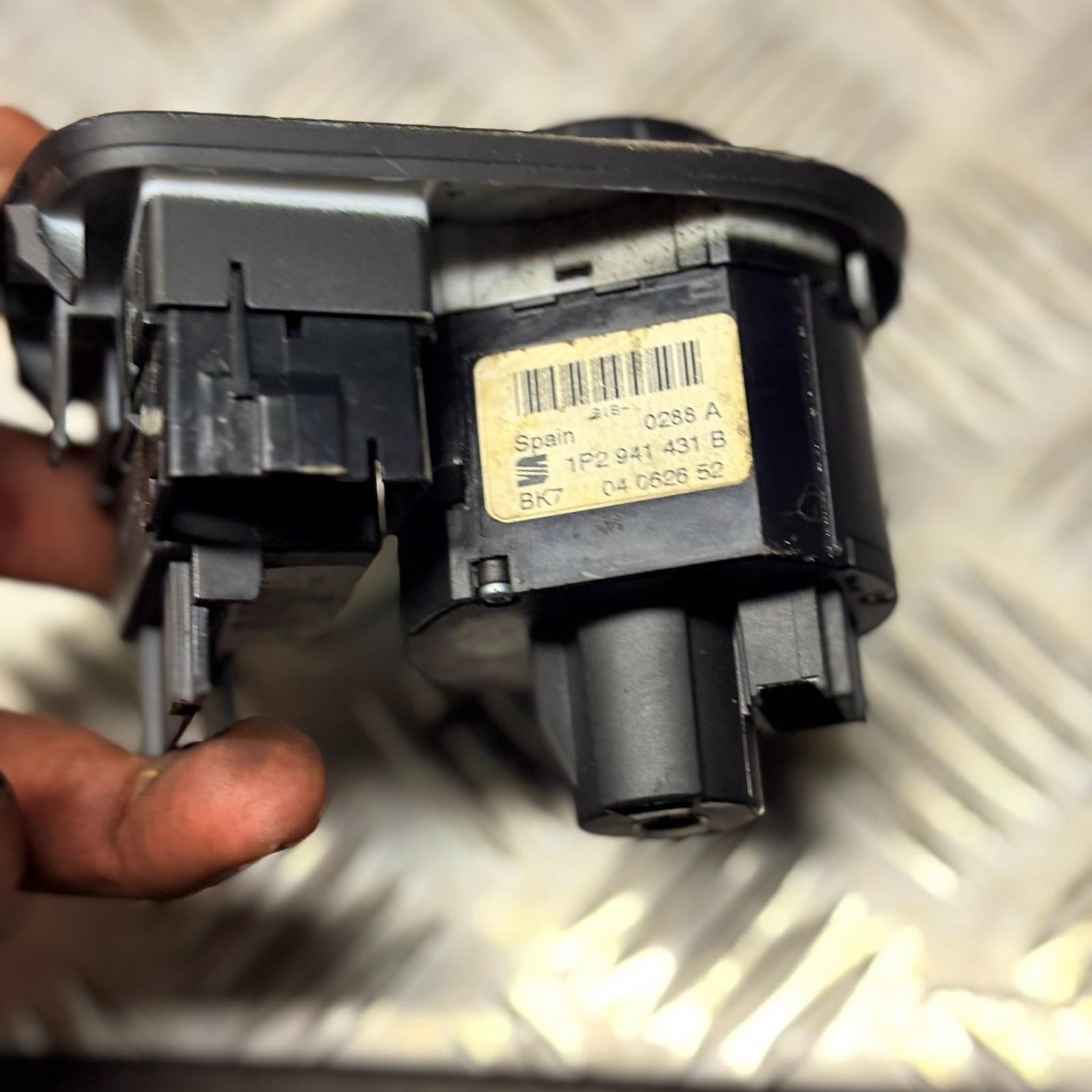 SEAT LEON MK2 2005-2012 HEADLIGHT SWITCH CONTROL 1P2 941 431 B