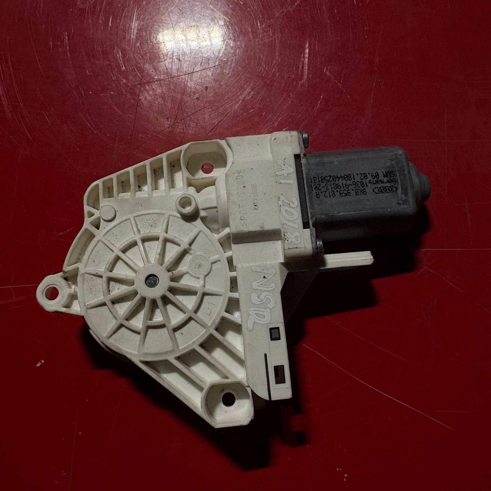 AUDI A1 2015-18 NEARSIDE LEFT REAR DOOR WINDOW MOTOR (5 DOOR) 8K0959812A
