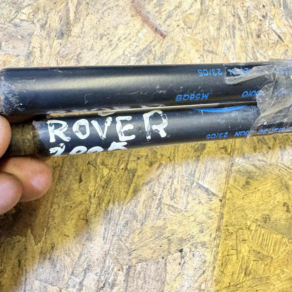 LR009106 Land Rover Bonnet Gas Struts Pair - D3 05-09 / D4 10-16 / RRS 05-13