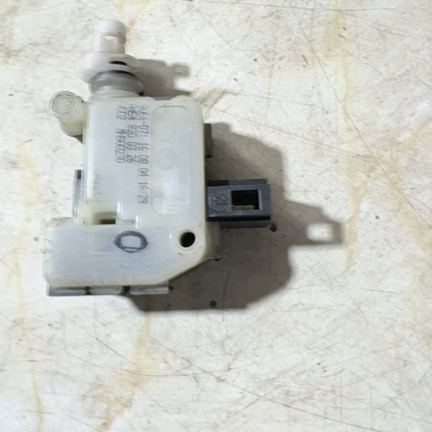 Smart Forfour W454 Fuel Filler Door Actuator Lock A4548200326