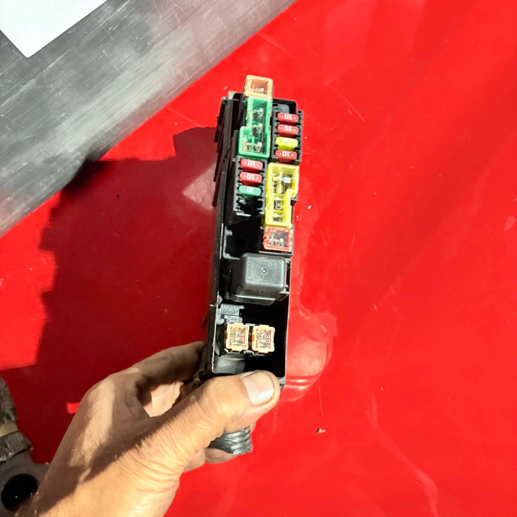 2011 NISSAN JUKE FUSE BOX 24382EW70B