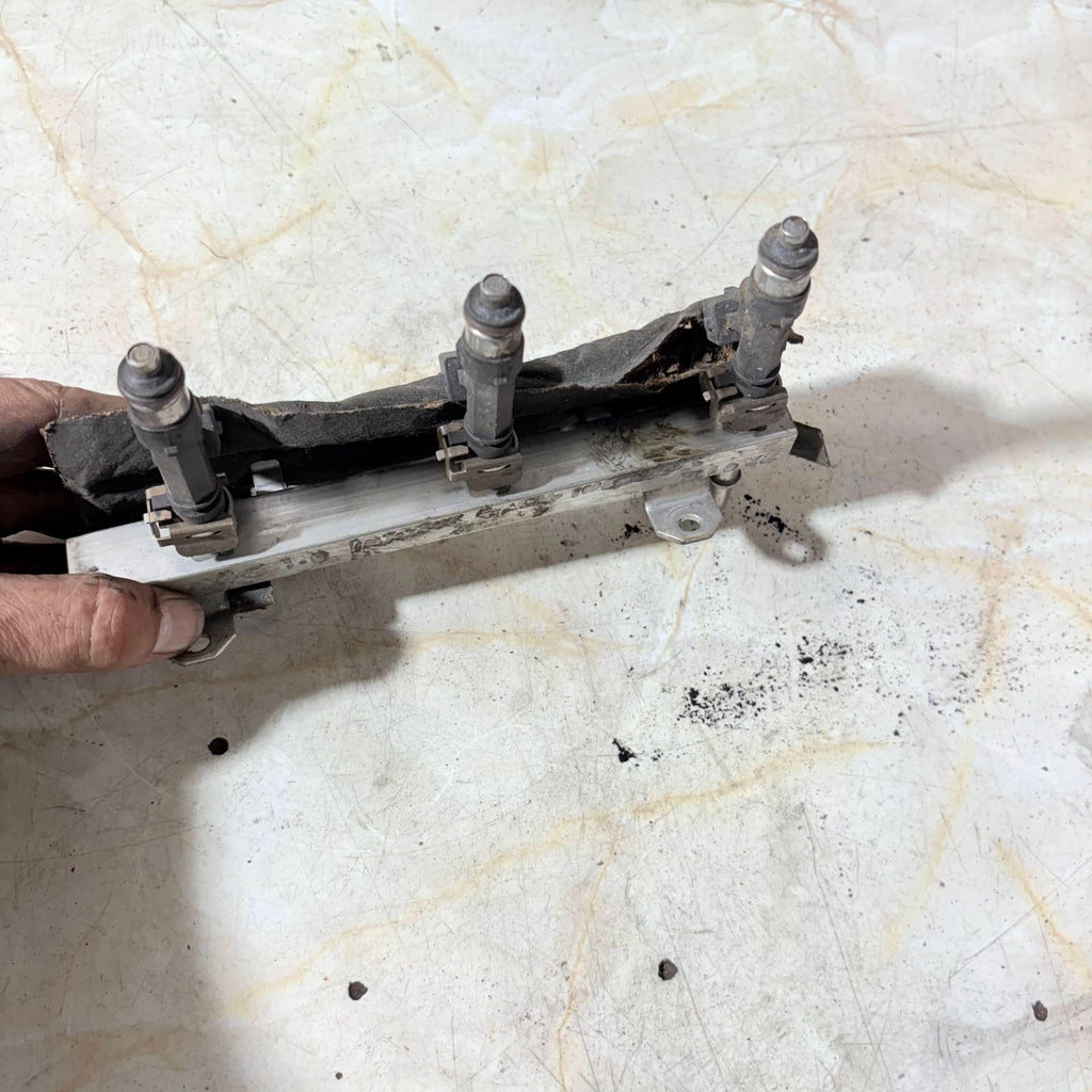 VAUXHALL CORSA D FUEL RAIL & INJECTORS 0280151207 BOSCH
