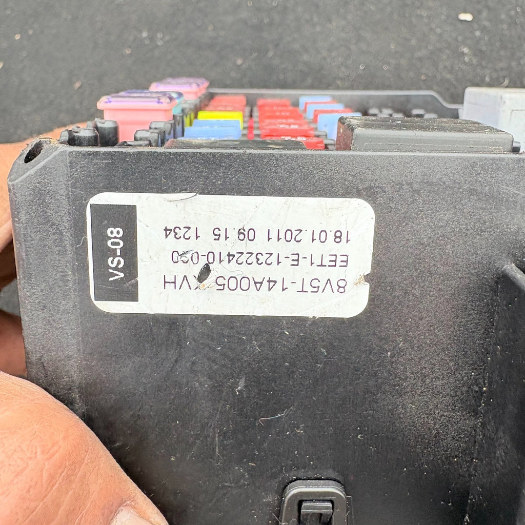 2011 Ford Fiesta Fuse Box 8V5T-14A005-DKE