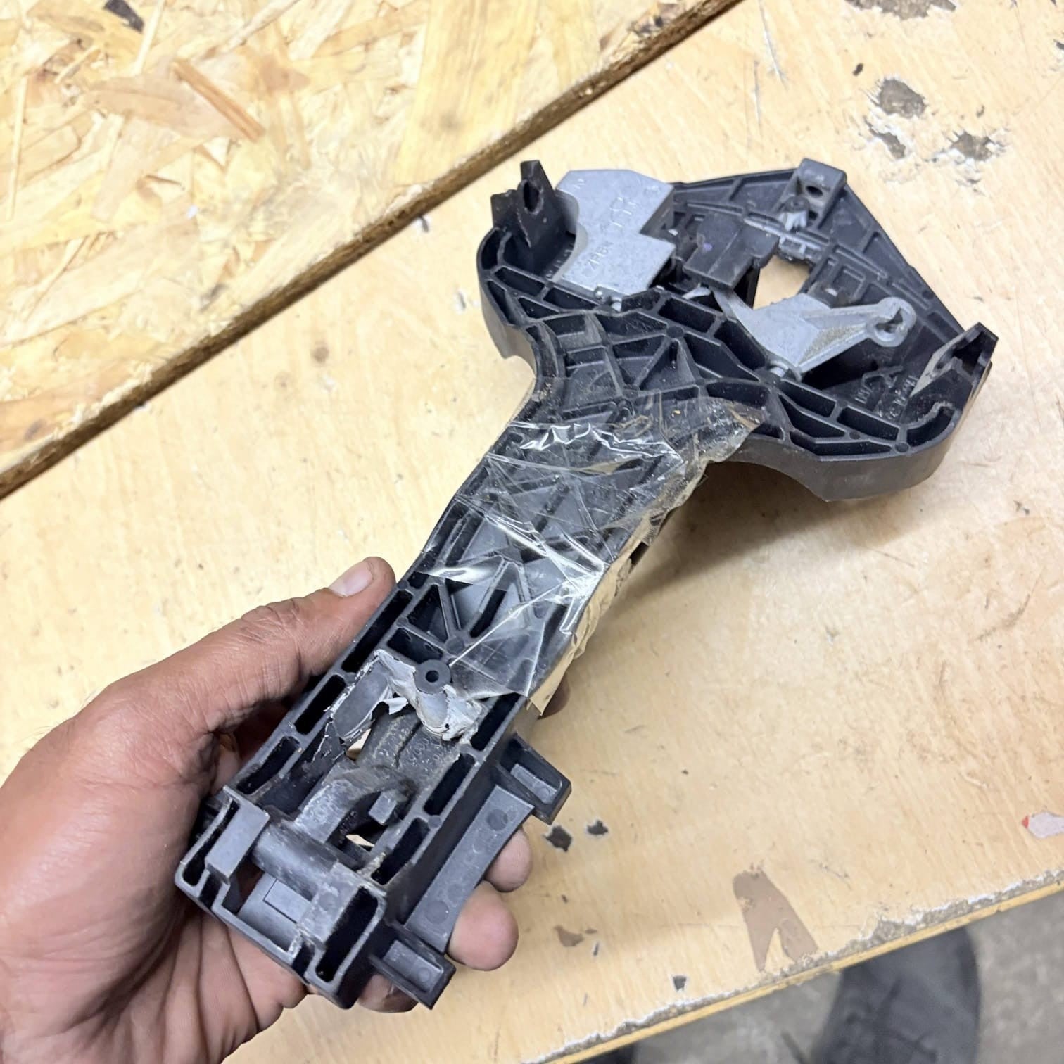 MERCEDES SPRINTER W906 DOOR OUTER HANDLE FRONT RIGHT DRIVER OSF 96-06