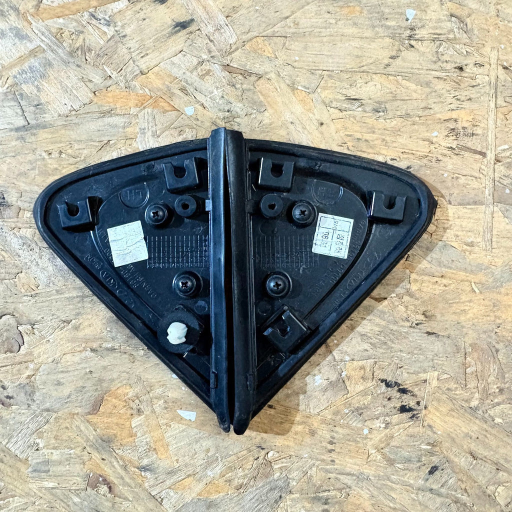 Kia Sportage Mk4 QL 2016-2021 Wing Mirror Triangle Trim 86180-D9000