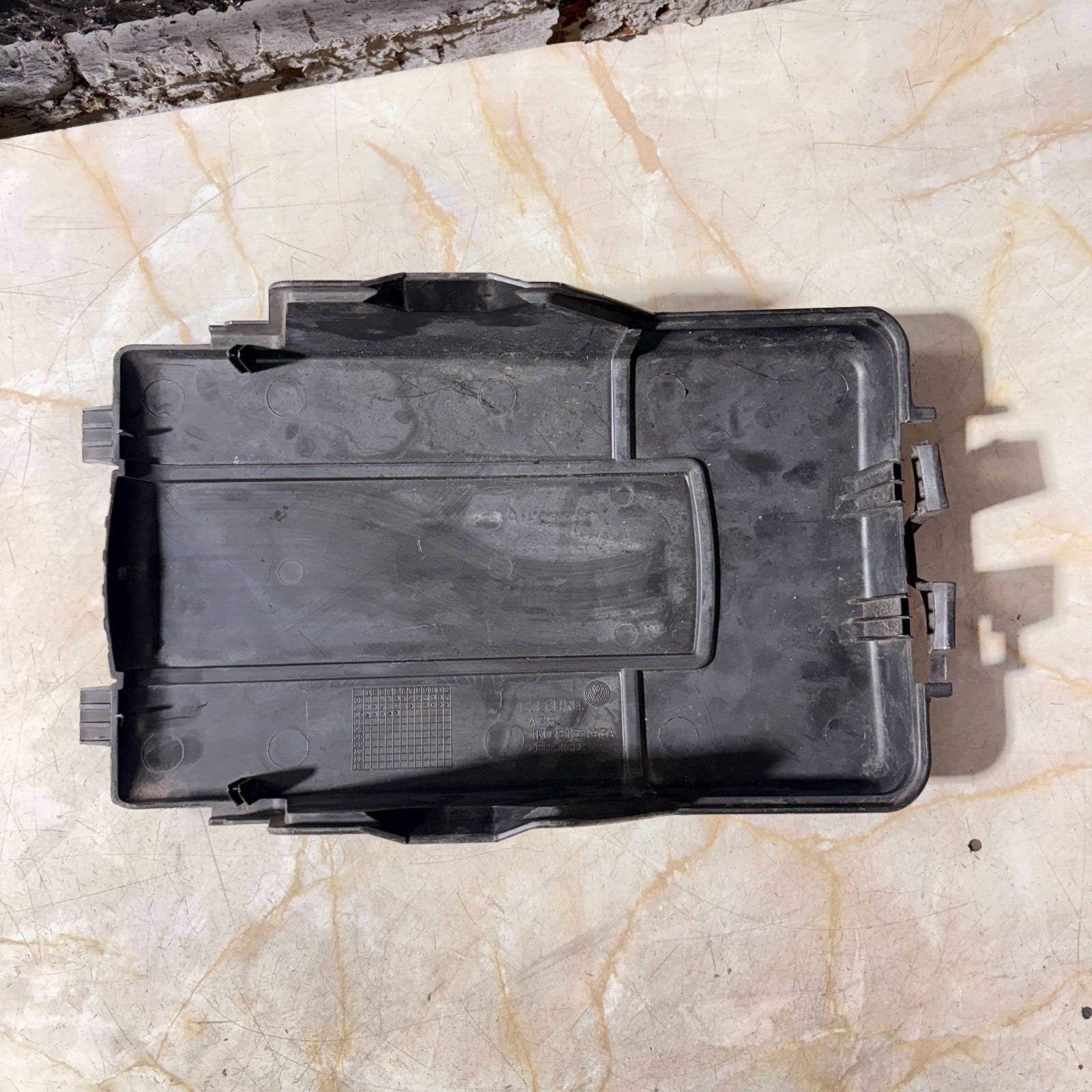 VW GOLF MK5 2004-2009 ENGINE BAY BATTERY INSULATION BOX COVER 1K0915443A