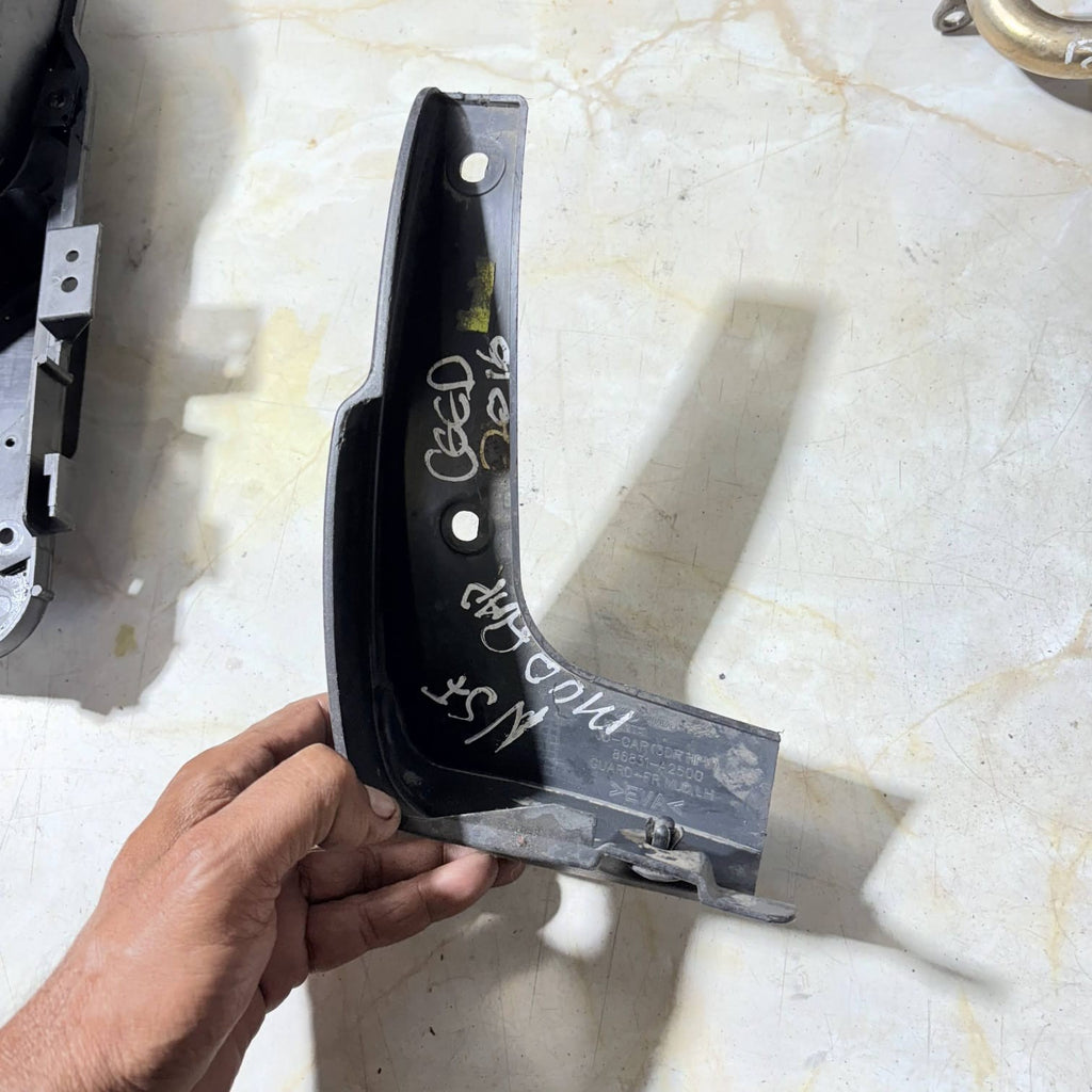 KIA EED JD 2012-2018 3DR FRONT LEFT PASSENGER MUD FLAP GUARD 86831A2500