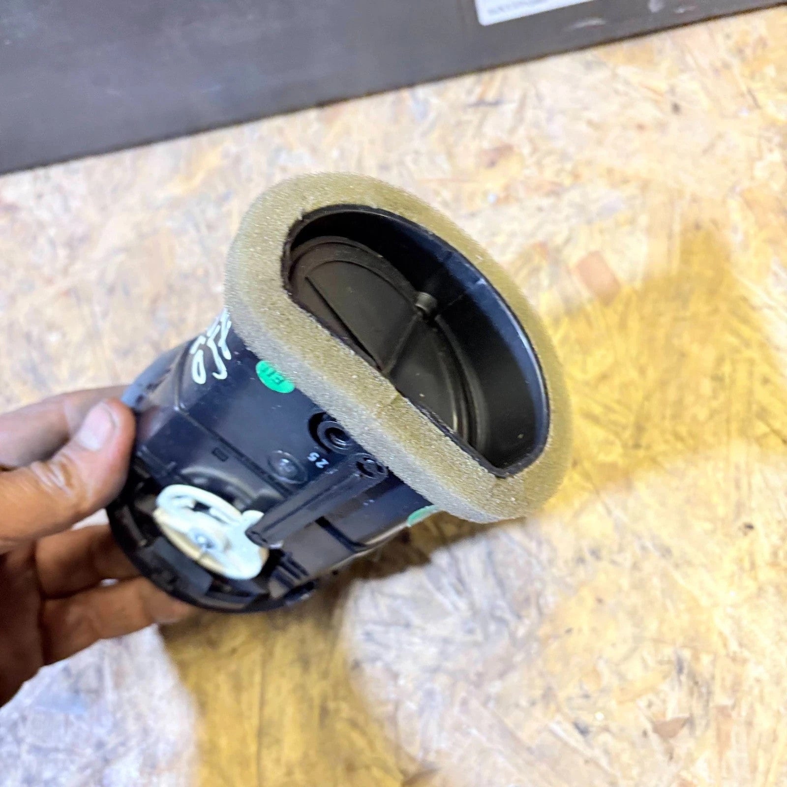 MG 6 DASHBOARD AIR VENT FRONT DRIVER RIGHT SIDE 2012