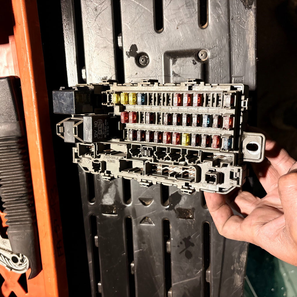 Honda Civic 95-00/CR-V 97-01 Fuse Box/ICU 38600-S04-G1 Mitsuba