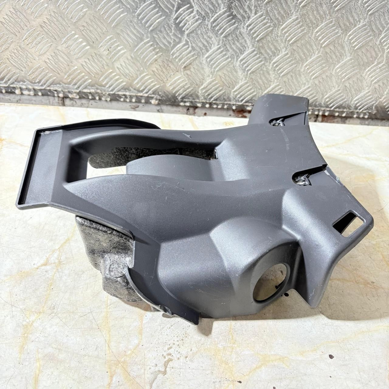 Renault Clio Mk3 2001 Steering Column Cover Cowl LowerSection 8200408030