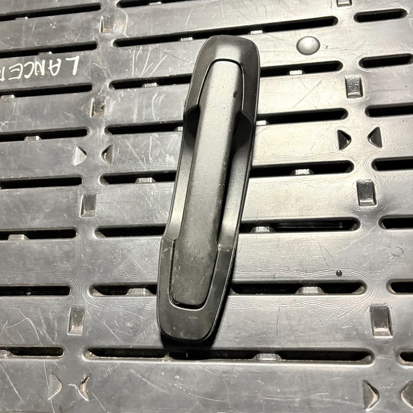 82820 67D00 REAR LEFT SIDE OUTER DOOR HANDLE FOR SUZUKI VITARA 1998-2005