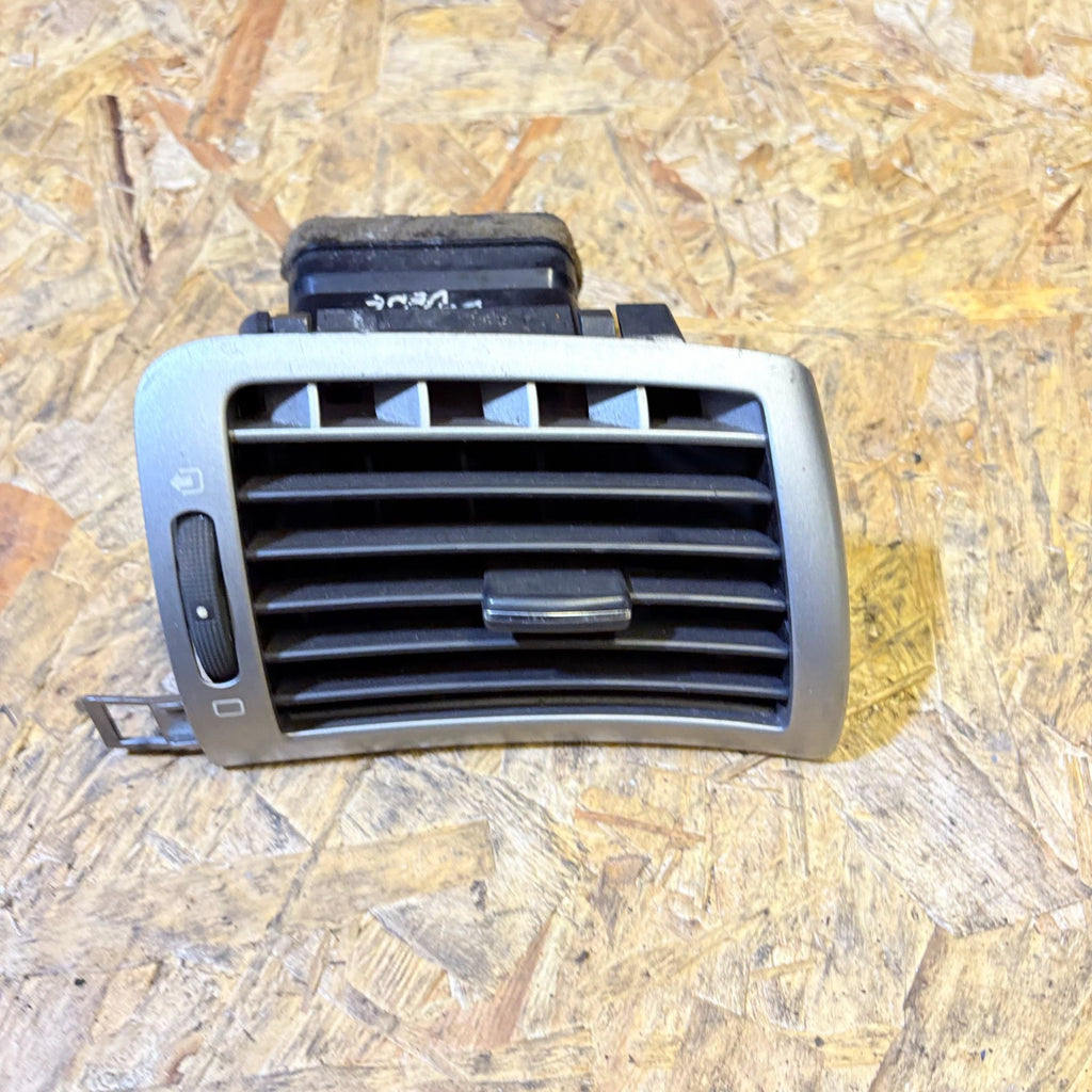 PEUGEOT 407 DASHBOARD AIR VENT FRONT RIGHT DRIVER SIDE 2008
