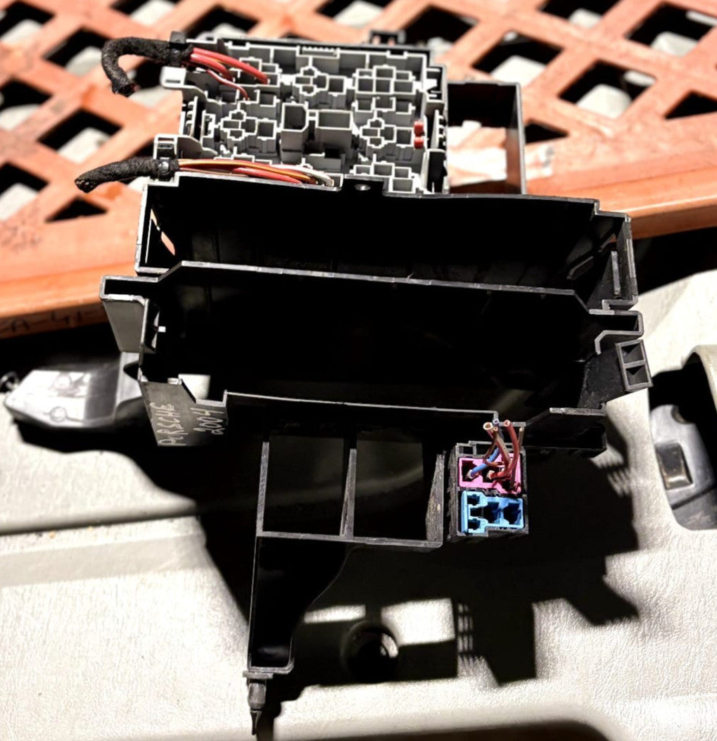 Porsche Cayenne 955 03-06 RHD Fuse Box Relay Bracket 7L0937535A